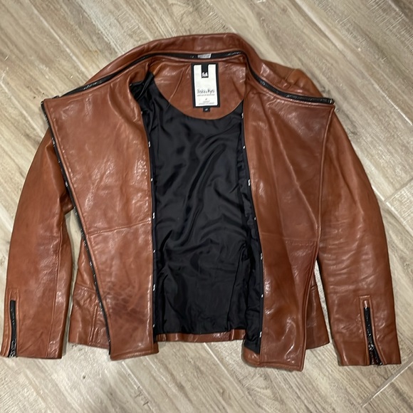 Beautifully tailored Soia & Kyo large women’s leather jacket - Picture 4 of 7